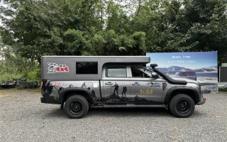 博胜科技布沙发 1858万的四驱皮卡房车，能下地库能轻度越野，升顶还有一张大床