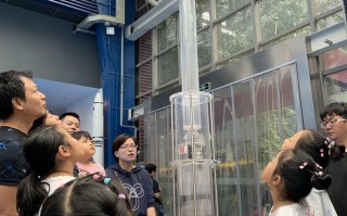 老师带学生去科技馆 庐江县关工委组织白湖镇少年儿童参观合肥科技馆